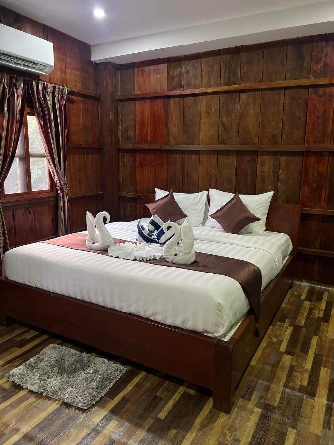 Отель The Moon Kampot Boutique Экстерьер фото