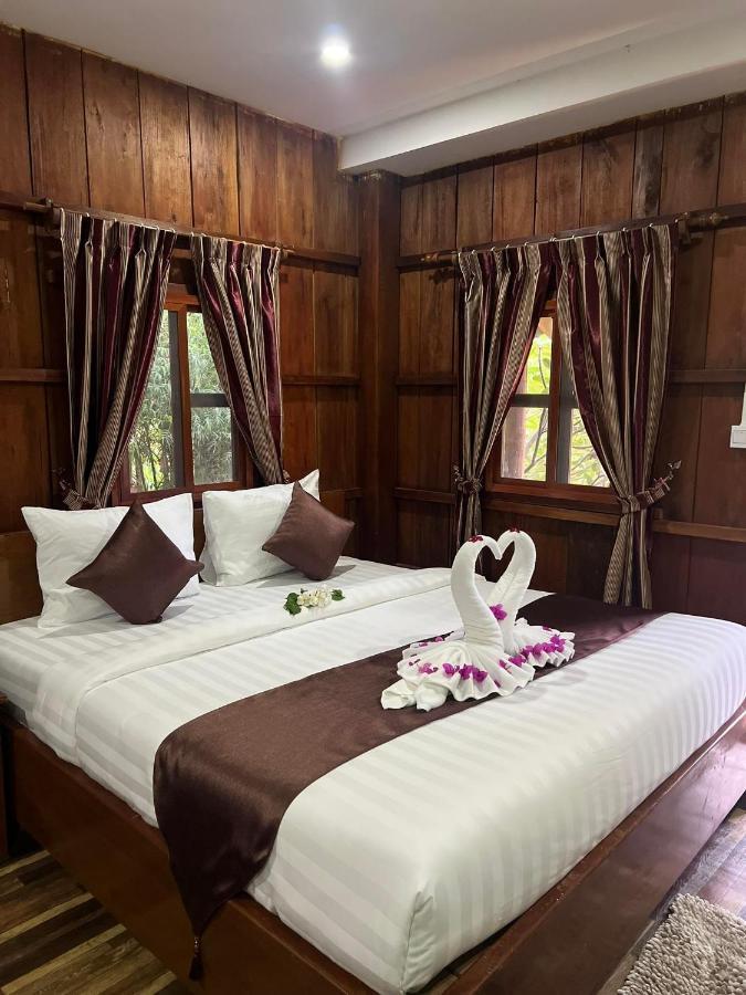 Отель The Moon Kampot Boutique Экстерьер фото