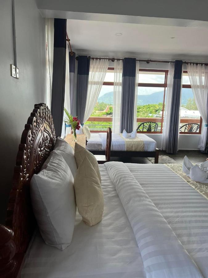 Отель The Moon Kampot Boutique Экстерьер фото