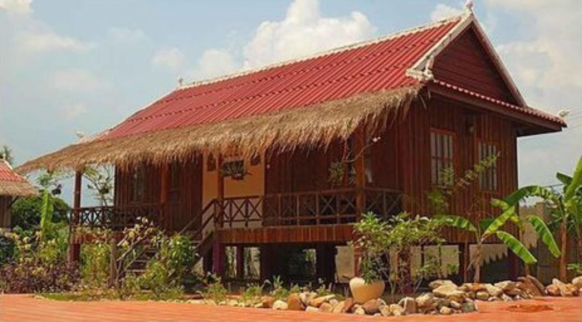 Отель The Moon Kampot Boutique Экстерьер фото