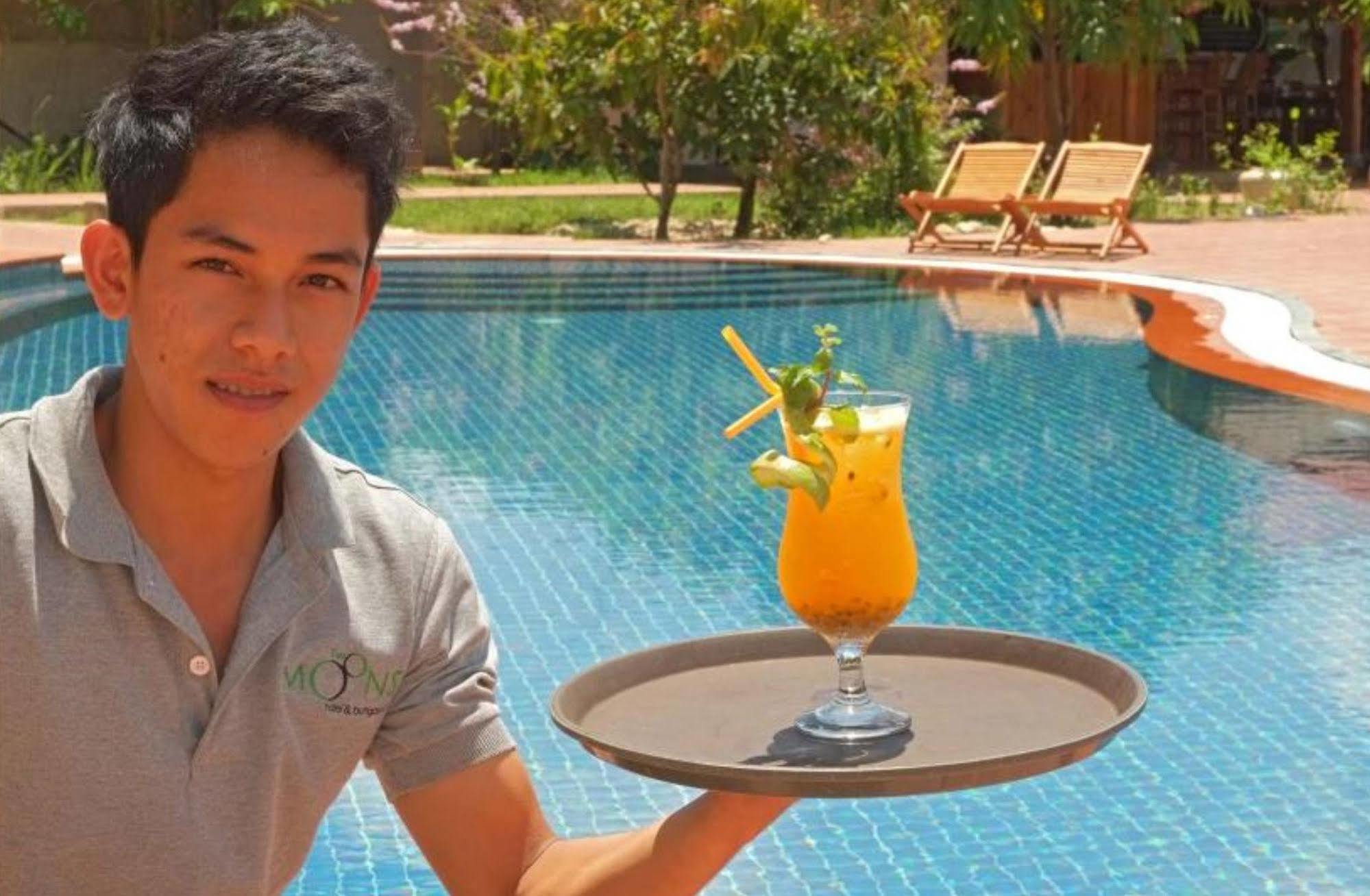 Отель The Moon Kampot Boutique Экстерьер фото