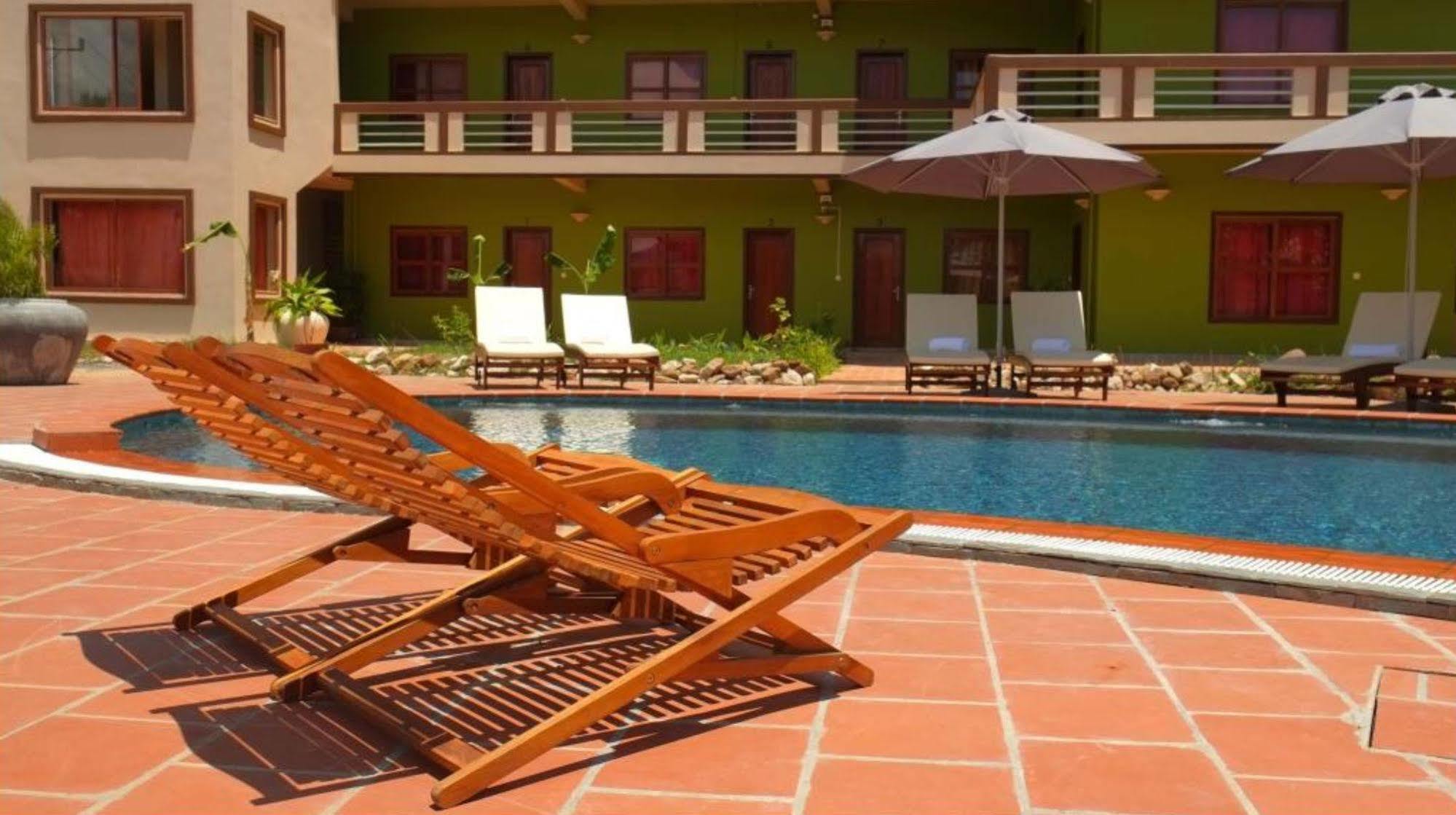 Отель The Moon Kampot Boutique Экстерьер фото
